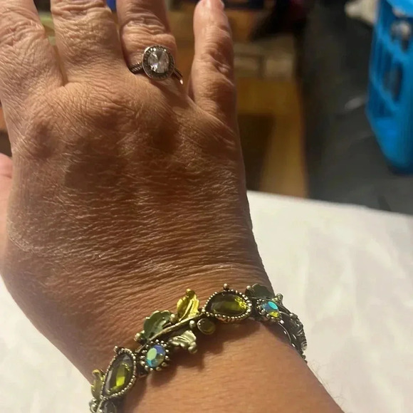 Emerald green wristlet - jewels and gems in a beautiful green color - Picture 3 of 3